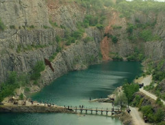 S03E04 Její všudypřítomný dohled