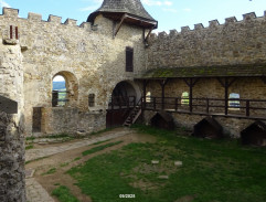 Hradní nádvoří II