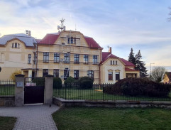 Škola v Měcharech