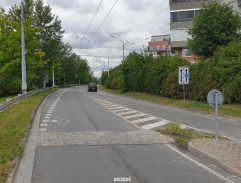 David prochází nočním městem 2