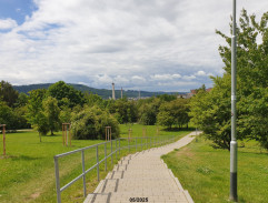 David prochází nočním městem 3