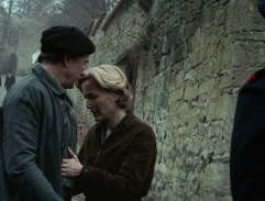 Jean Paul a Vivienne u brány