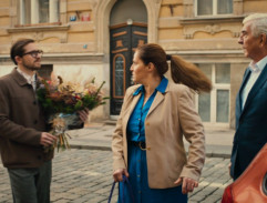 Před bydlištěm Novákových II