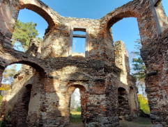 Setkání ve zřícenině