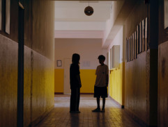 Elis přichází za Leem