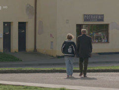 Před obchodem U Kroupů