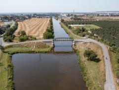 Most přes řeku