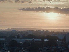 Mezizáběr na město