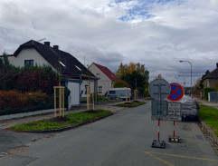 Příjezd k domu Strouhových