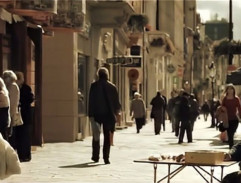 ulica pred kaviarňou