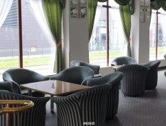 v hotelovej kaviarni