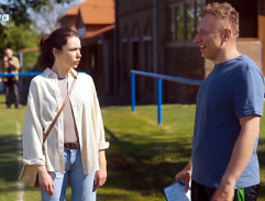 U fotbalového hřiště