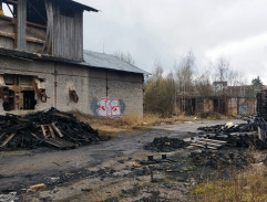 U opuštěné budovy