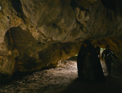V jeskyni