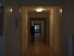 Na chodbě