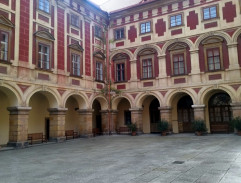 Na nádvoří