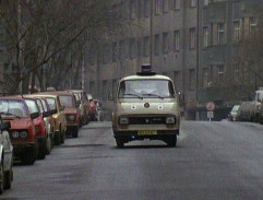 Sanitka veze Havlíka a Chouně domů