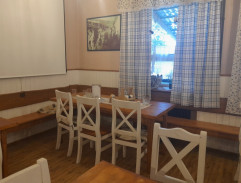 Slunce, seno a pár facek