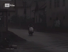 pri autobusovej zastávke