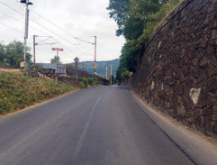 cesta pri železnici