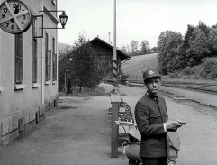 Ostře sledované vlaky