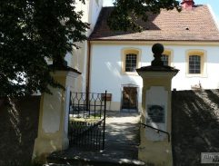 Vchod do krásnopolského kostola