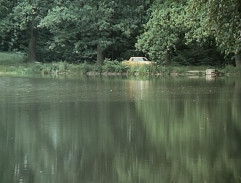 Embéčka pri rybníku