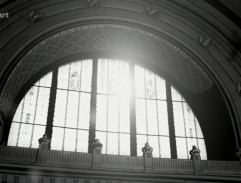 vitáž v staničnej hale