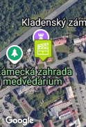 Před zámkem